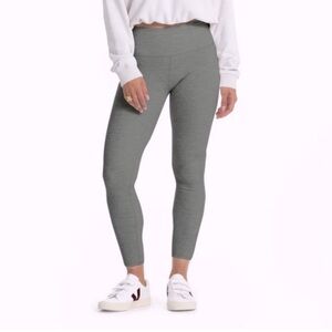 Vuori Bayview Thermal Leggings Shale Gray
Women's Size XL good used condition